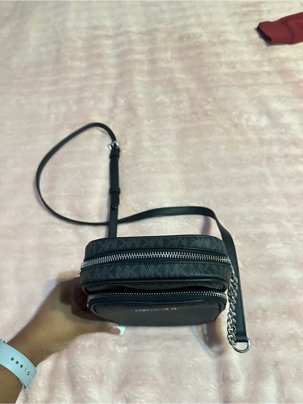 Jet Set Travel Medium Logo Crossbody Bag